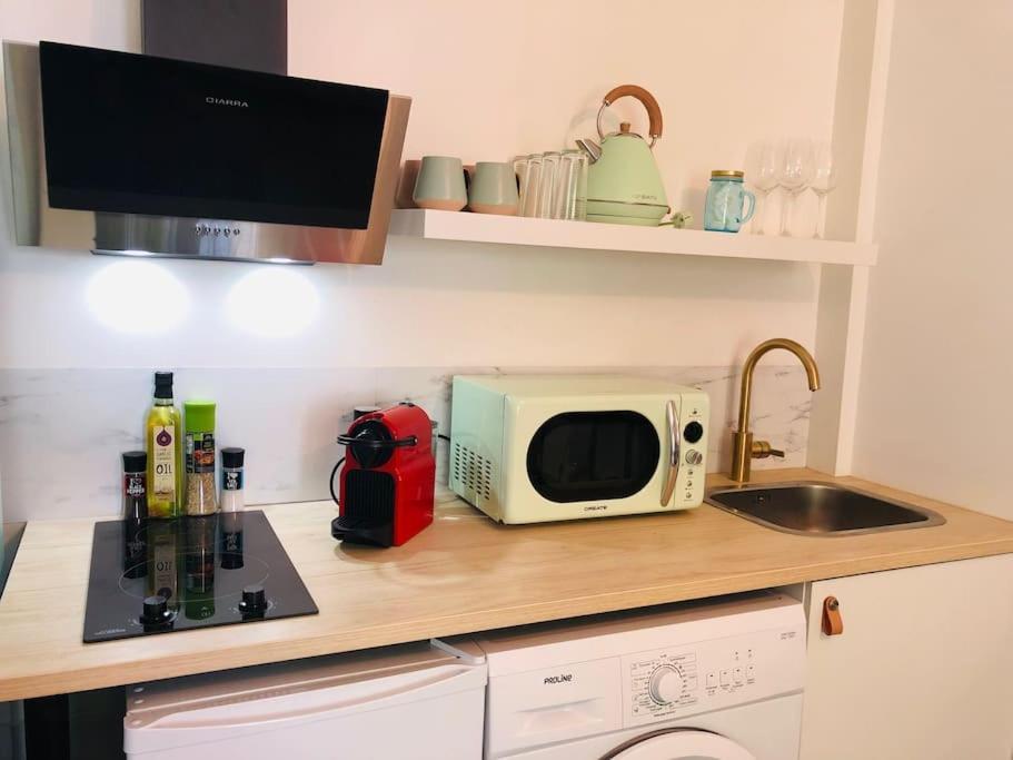 Cosy Studio Design With Modern Bathroom Vaureal Exteriör bild