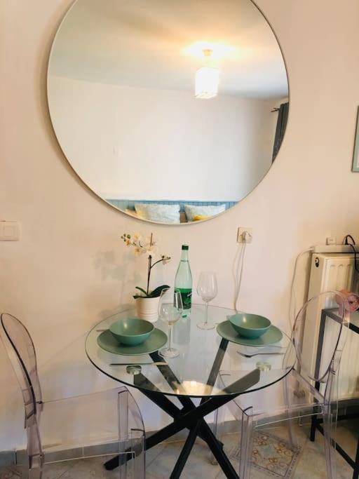 Cosy Studio Design With Modern Bathroom Vaureal Exteriör bild