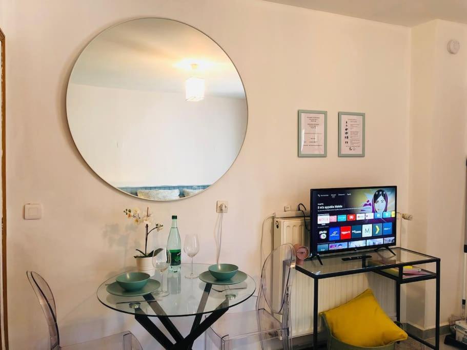Cosy Studio Design With Modern Bathroom Vaureal Exteriör bild