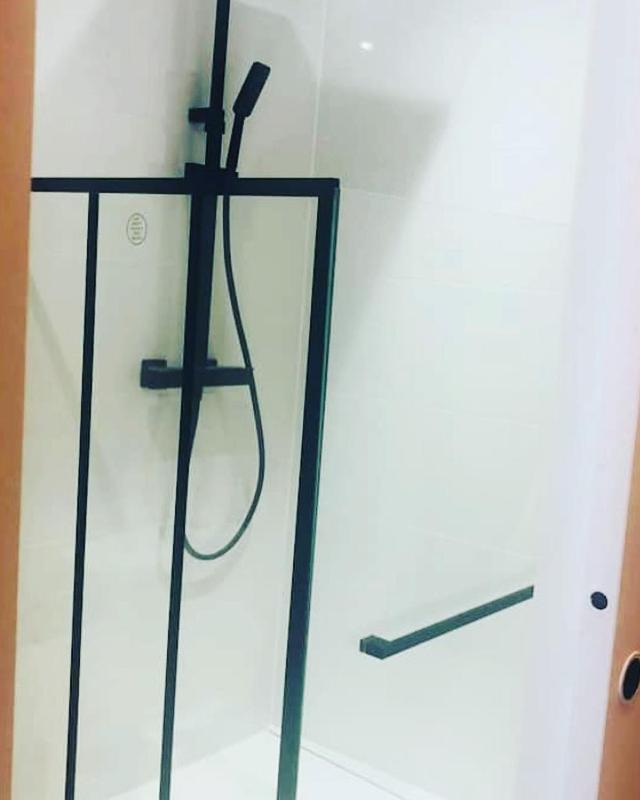Cosy Studio Design With Modern Bathroom Vaureal Exteriör bild