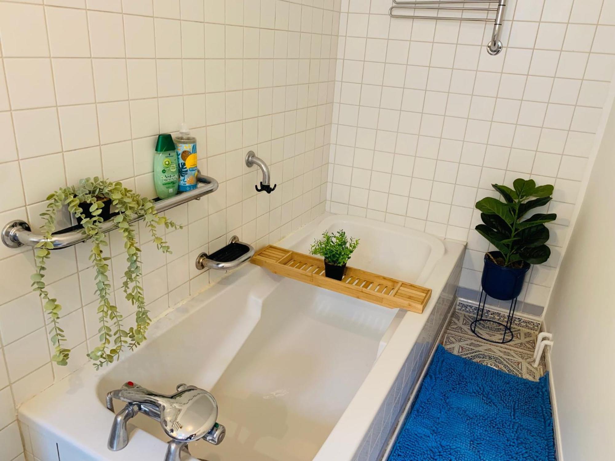 Cosy Studio Design With Modern Bathroom Vaureal Exteriör bild